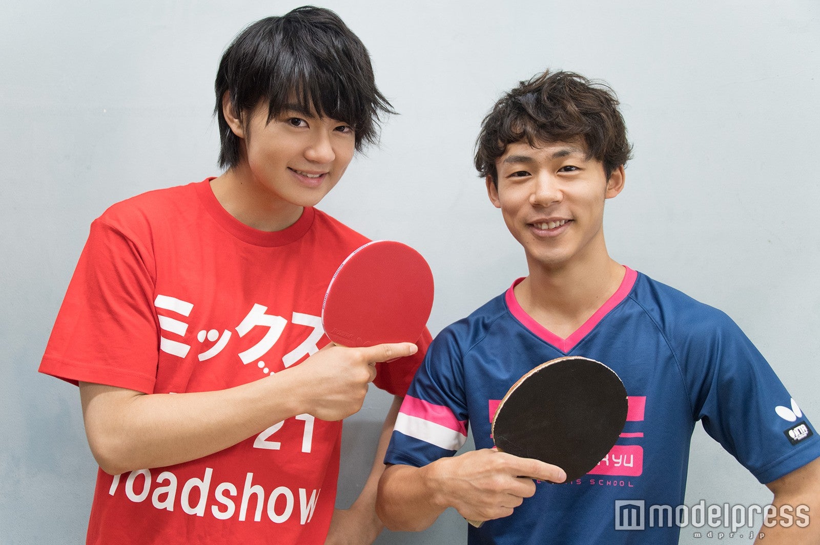 佐野勇斗と川口陽陽コーチ（C）モデルプレス