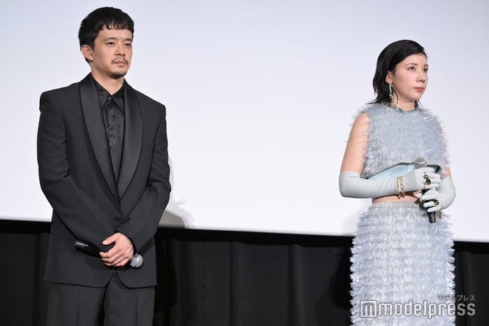 池松壮亮、仲里依紗(C)モデルプレス