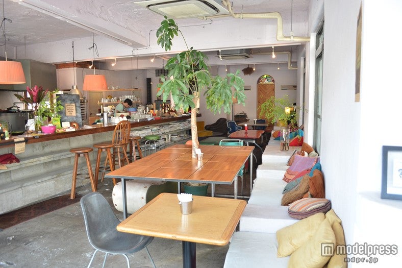 広々とした店内の飲食スペース