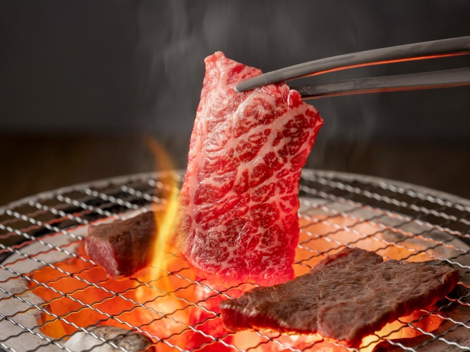 250人が選ぶ「好きな焼肉の部位」ランキング！ 2位「ハラミ」を抑えた1位は？【専門家の解説も】