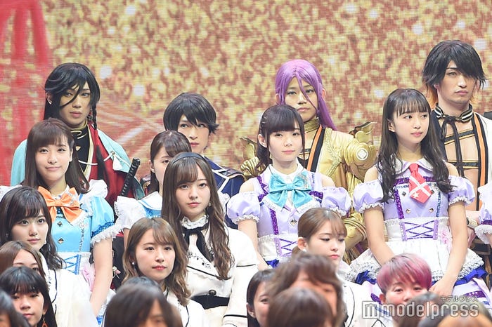 「第69回 NHK紅白歌合戦」出演者顔合わせ・セレモニーに参加する刀剣男士(最後列) (C)モデルプレス