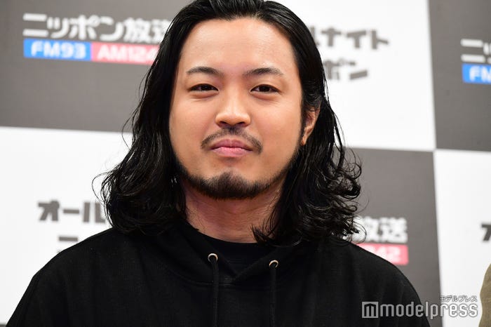 R-指定(Creepy Nuts)(C)モデルプレス