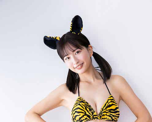 「ミスマガジン2022」斉藤里奈、トラ柄の水着姿がキュート