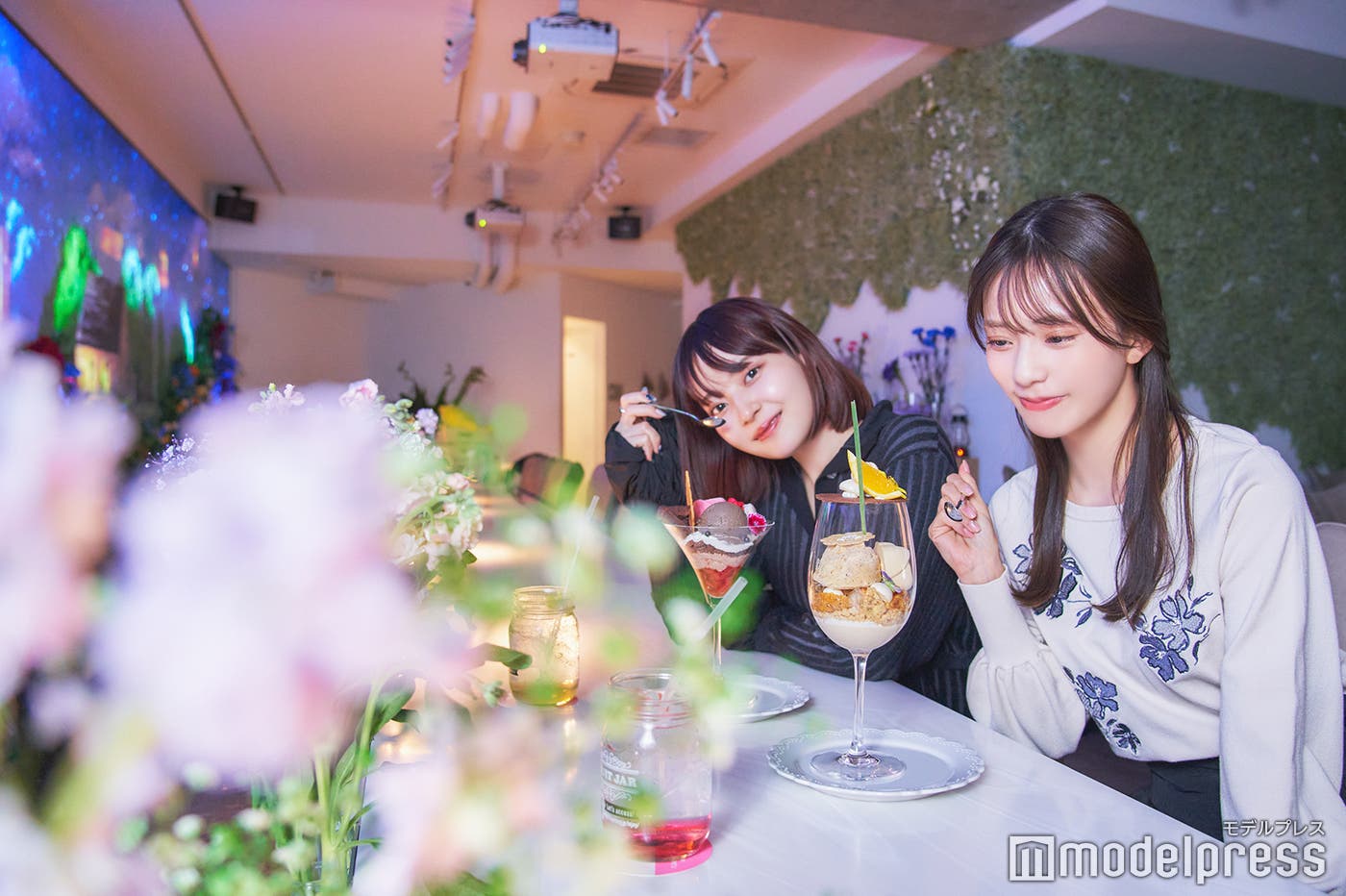 (左から)山崎江莉、藤田みりあ(C)モデルプレス