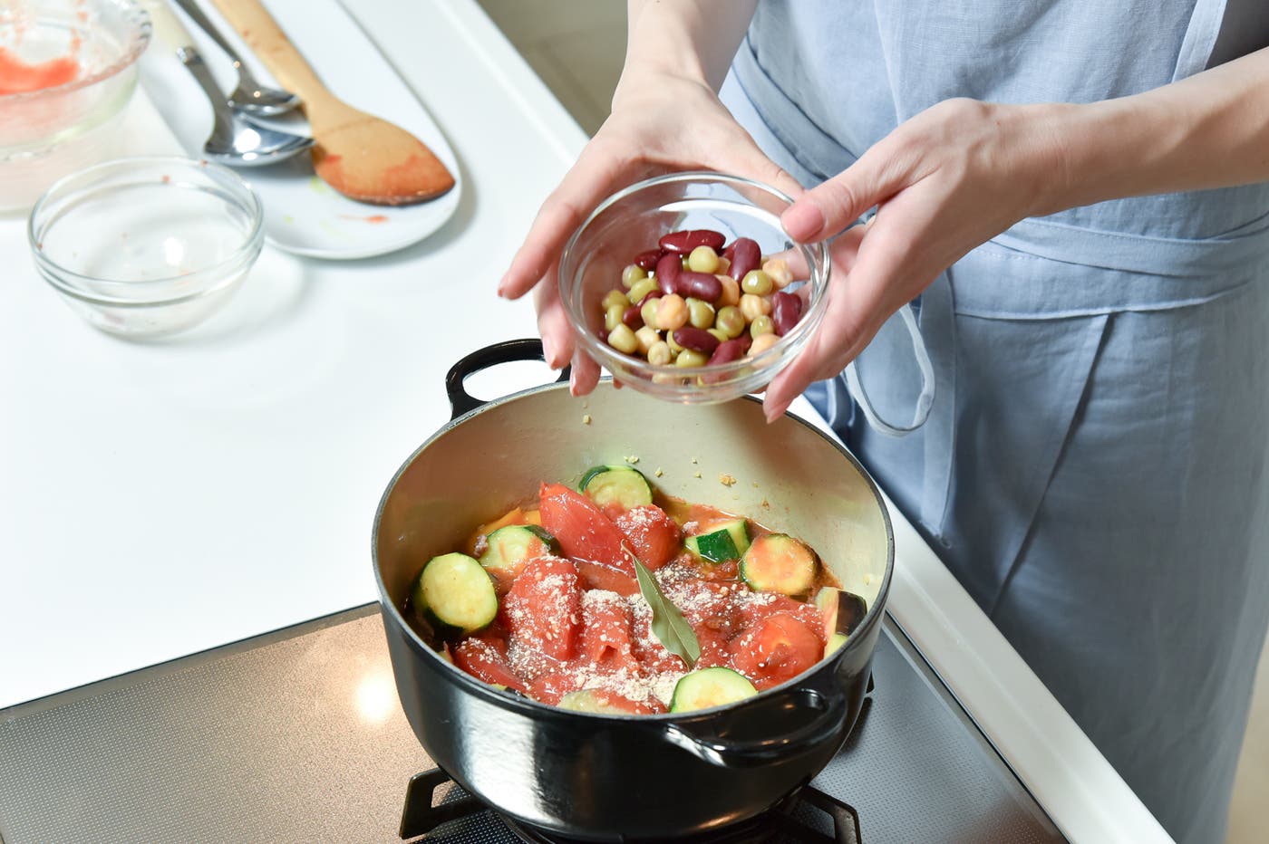 旬の野菜を使い、お鍋の中は彩り鮮やかに/谷川りさこ