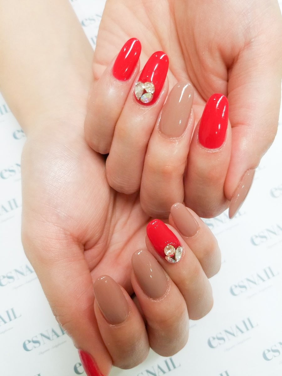 鮮血レッドの色気にドキッとしてしまいそう（画像提供：esNAIL）