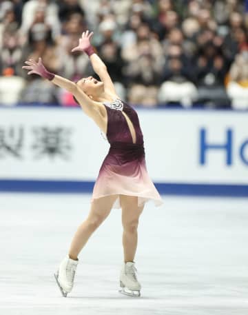 坂本花織が涙の日本女子初3大会連続五輪決定！「うれしいの一言」ラスト全日本で5連覇締め！有終舞に樋口新葉ら仲間たちも涙、涙