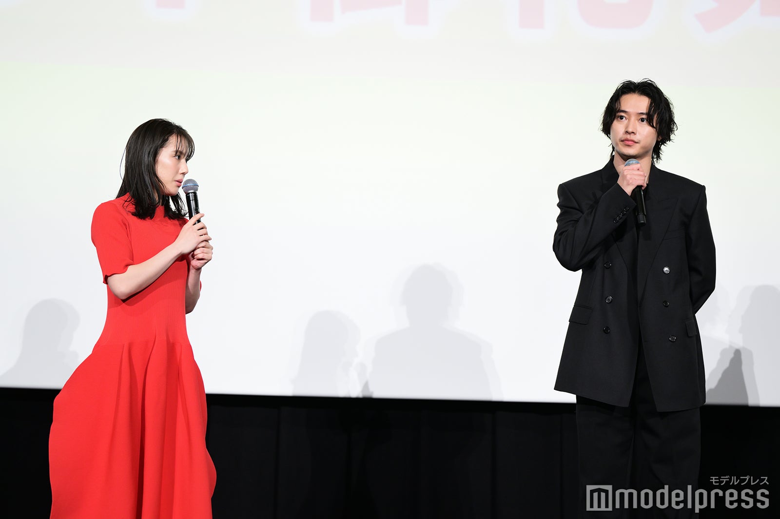 山本千尋、山崎賢人（C）モデルプレス