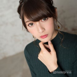 10頭身ハーフモデル アンジェラ芽衣の ハーフ顔 メイクテクニック こだわりツヤ肌の作り方 美ボディ女子私物コスメ公開連載vol 1 モデルプレス 10頭身ハーフモデル アンジェラ芽衣の ハーフ顔 メイクテクニック こだわりツヤ肌の作り方 美ボディ女子私物コスメ公開連載vol 1 モデルプレス