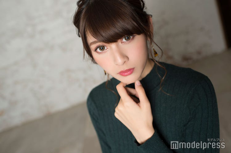 10頭身ハーフモデル アンジェラ芽衣の ハーフ顔 メイクテクニック こだわりツヤ肌の作り方 美ボディ女子私物コスメ公開連載vol 1 モデルプレス 10頭身ハーフモデル アンジェラ芽衣の ハーフ顔 メイクテクニック こだわりツヤ肌の作り方 美ボディ女子私物コスメ公開連載vol 1 モデルプレス