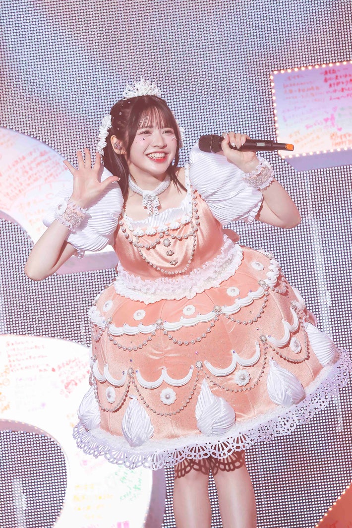 鎮西寿々歌「FRUITS ZIPPER 3rd ANNIVERSARY 超めでたいライブ -さん-」より／PHOTO：ヨシモリユウナ、森好弘、高田梓