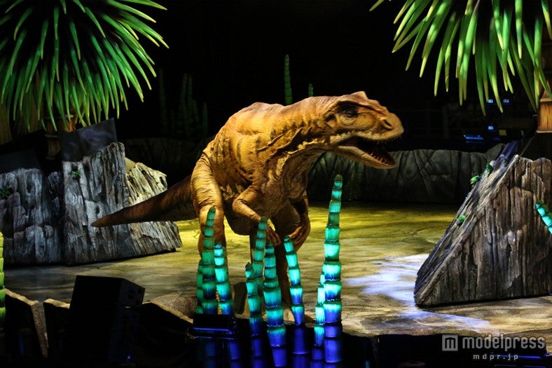 「WALKING WITH DINOSAURS LIVE ARENA TOUR IN JAPAN」初日公演の模様