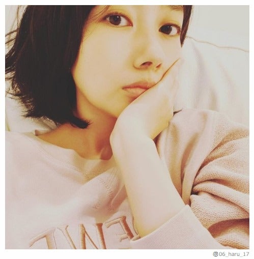 波瑠、“小顔ポーズ”の深夜投稿にファン歓喜「美しすぎる」