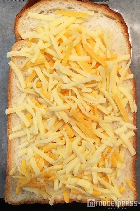 ピザ用チーズを乗せて…/写真提供:柏原歩さん