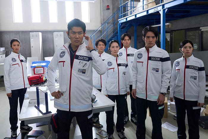 鈴木亮平ら(C)2026劇場版『TOKYO MER』製作委員会