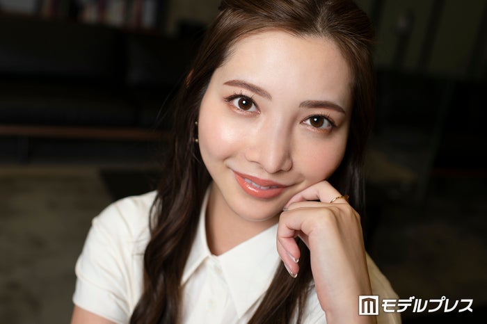 「バチェロレッテ2」尾崎美紀、恋人との“誕生日密着ショット”公開「美男美女すぎて眼福」「幸せ溢れてる」の声