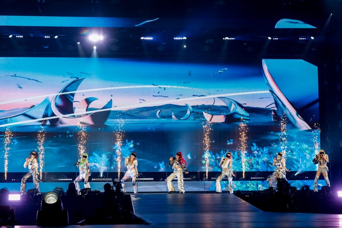 (左より)HARVEY、HINATA、JURIA、JURIN、CHISA、COCONA、MAYA「XG 1st WORLD TOUR “The first HOWL”」(提供写真)