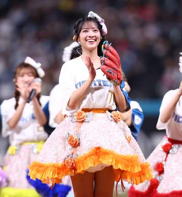 日本ハム戦 「SWEET STEADY」がファーストピッチ 北海道出身の庄司なぎさが投球 場内から「ナイスピッチ！」の声響く