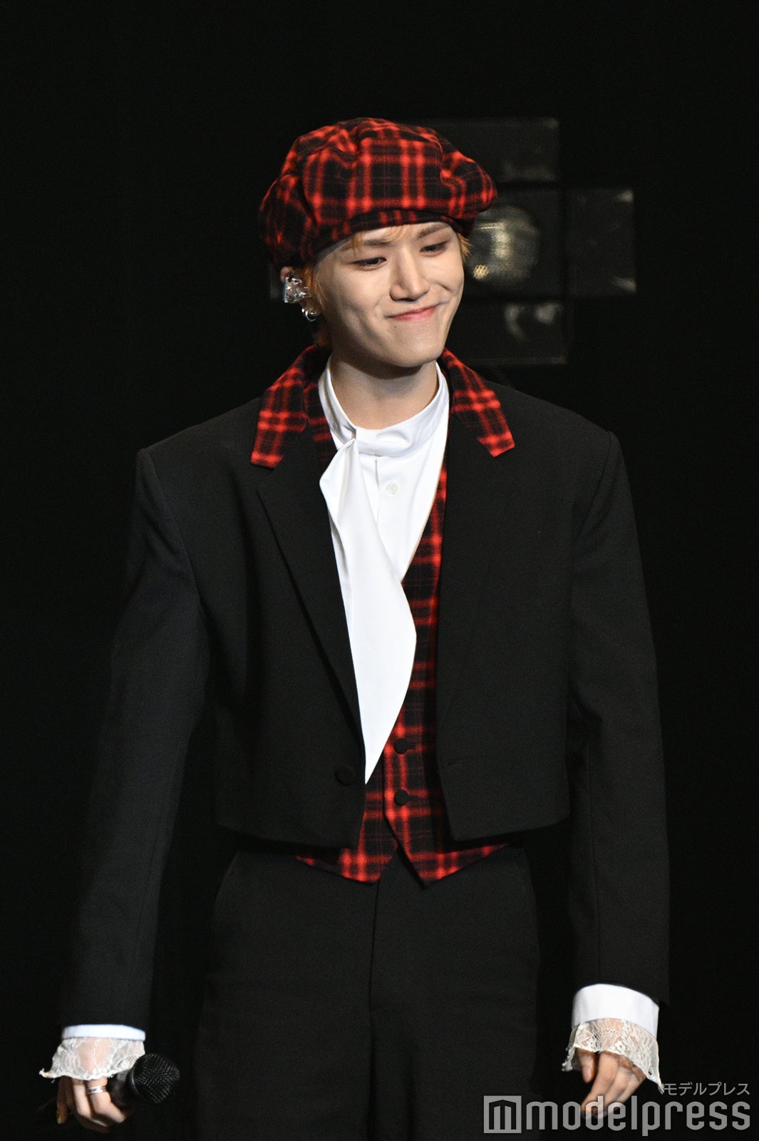 挨拶を終え笑顔を浮かべたRIWOO（リウ）（C）モデルプレス