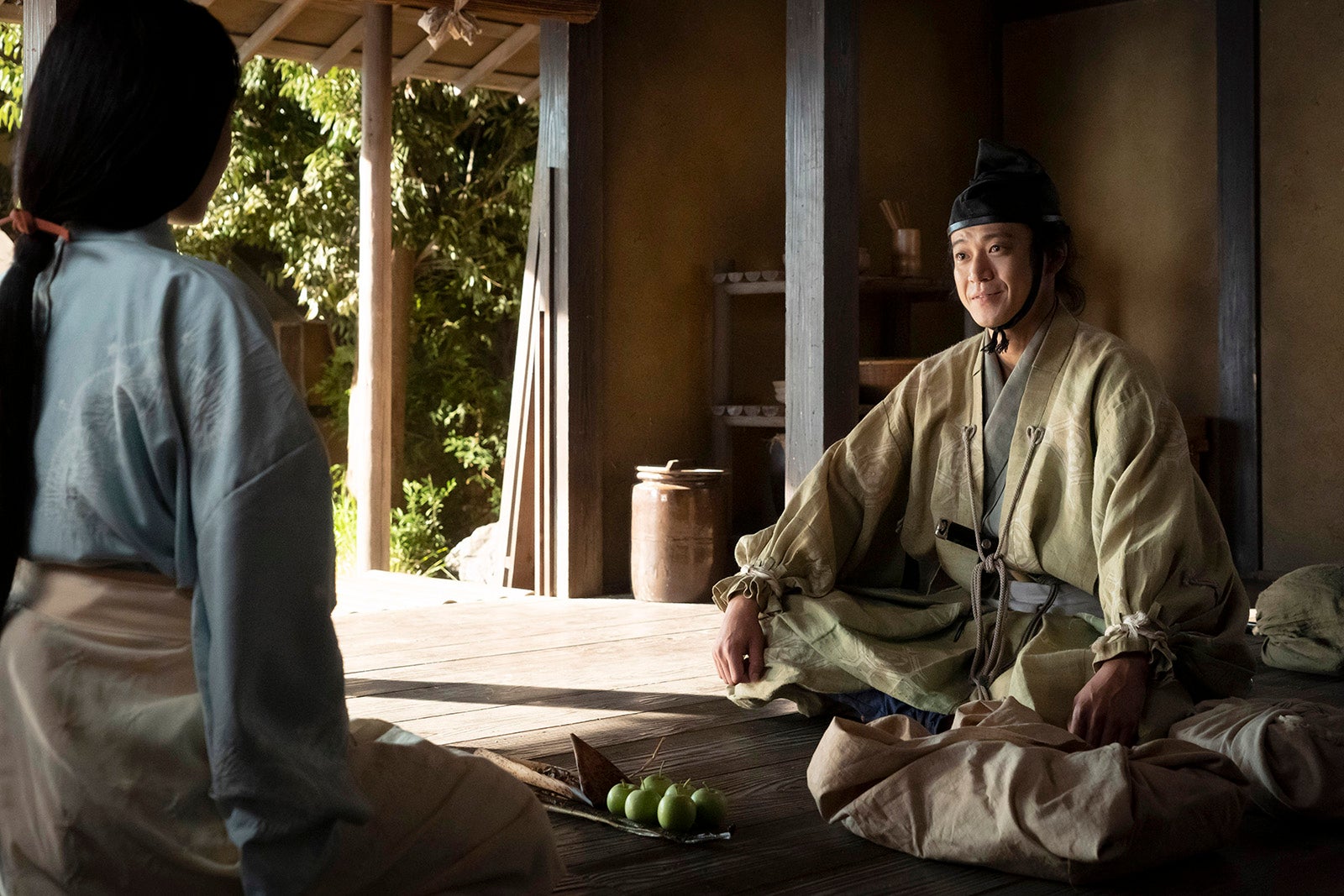 （左から）新垣結衣、小栗旬（C）NHK