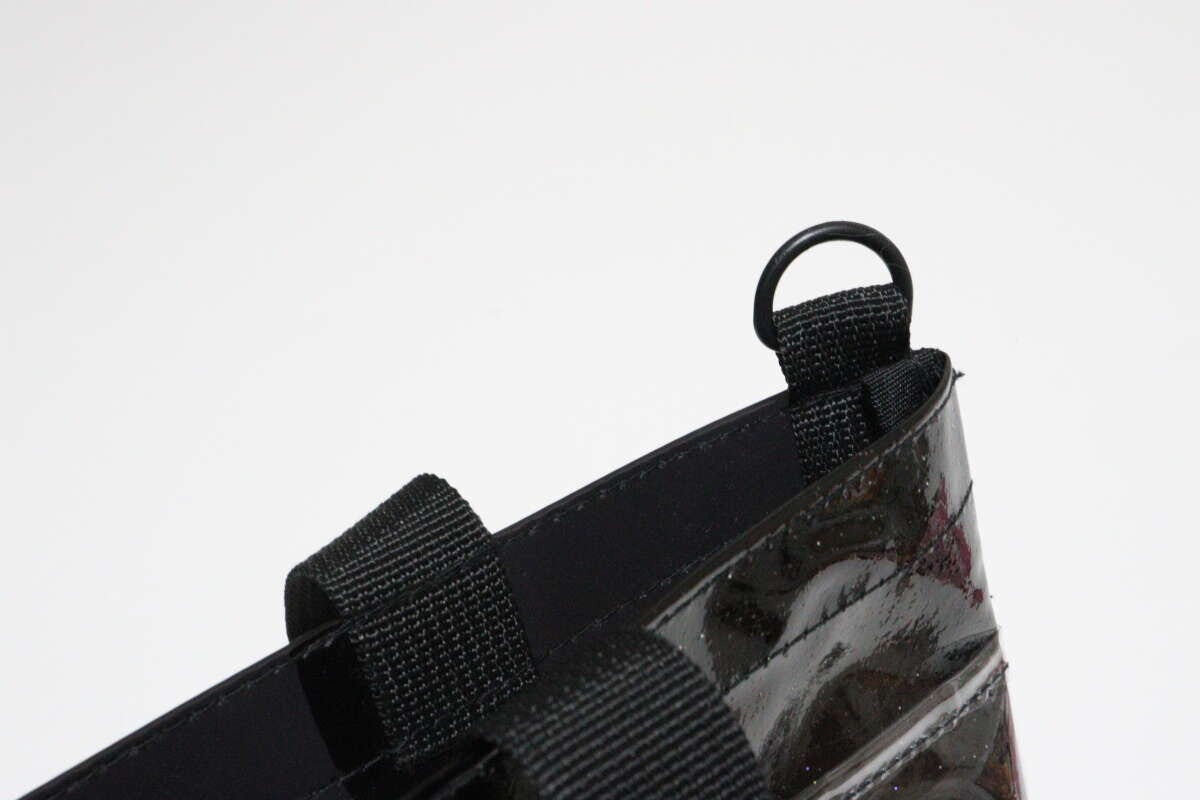 ショルダーベルトもつけられるトートバッグ　Dカン