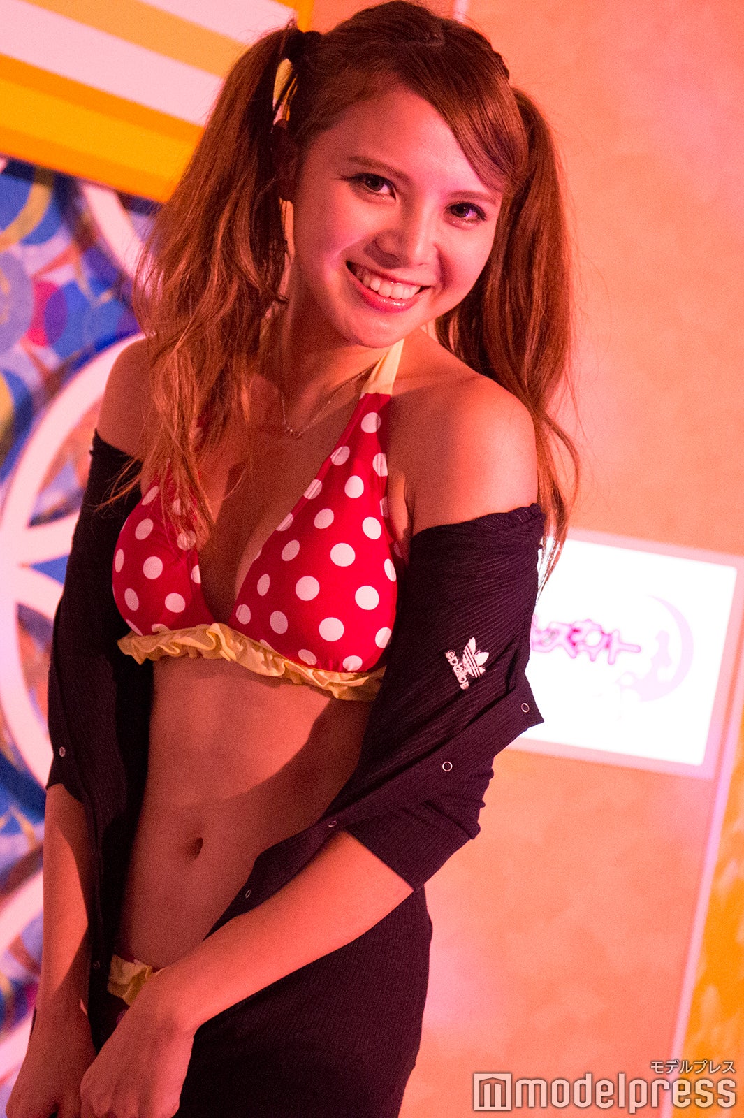 セクシーな生着替え （C）モデルプレス