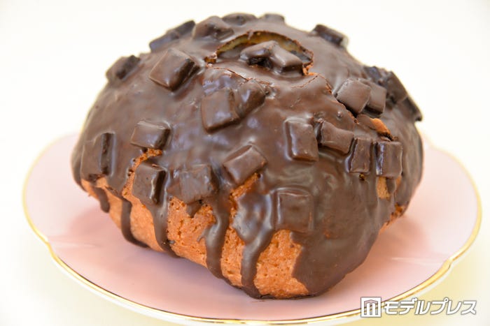 チョコ風味のビスケット生地に角切りチョコをトッピング(C)モデルプレス
