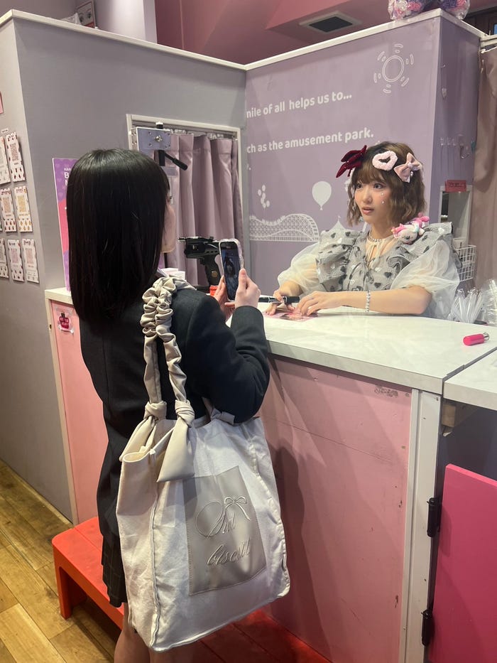 あみか/「ベビタピ」原宿店出勤時の様子(提供写真)