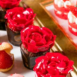 わたくしのバラのカップケーキ/画像提供:ヒルトン東京お台場