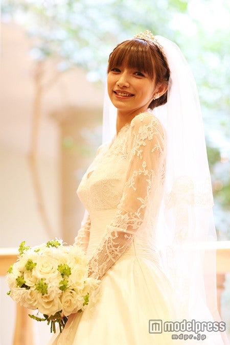 後藤真希、純白ドレスで挙式　披露宴には元モー娘。メンバーら200人が出席