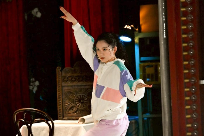 二階堂ふみ「もしもこの世が舞台なら、楽屋はどこにあるのだろう」第4話(C)フジテレビ