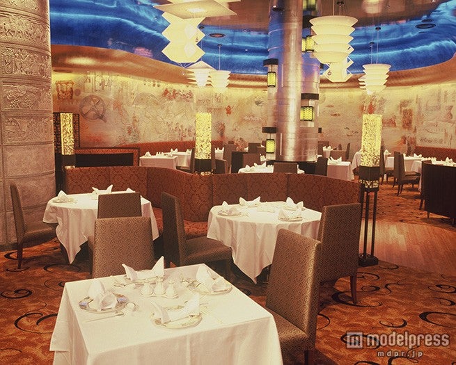 レストラン「シルクロードガーデン」（C）Disney