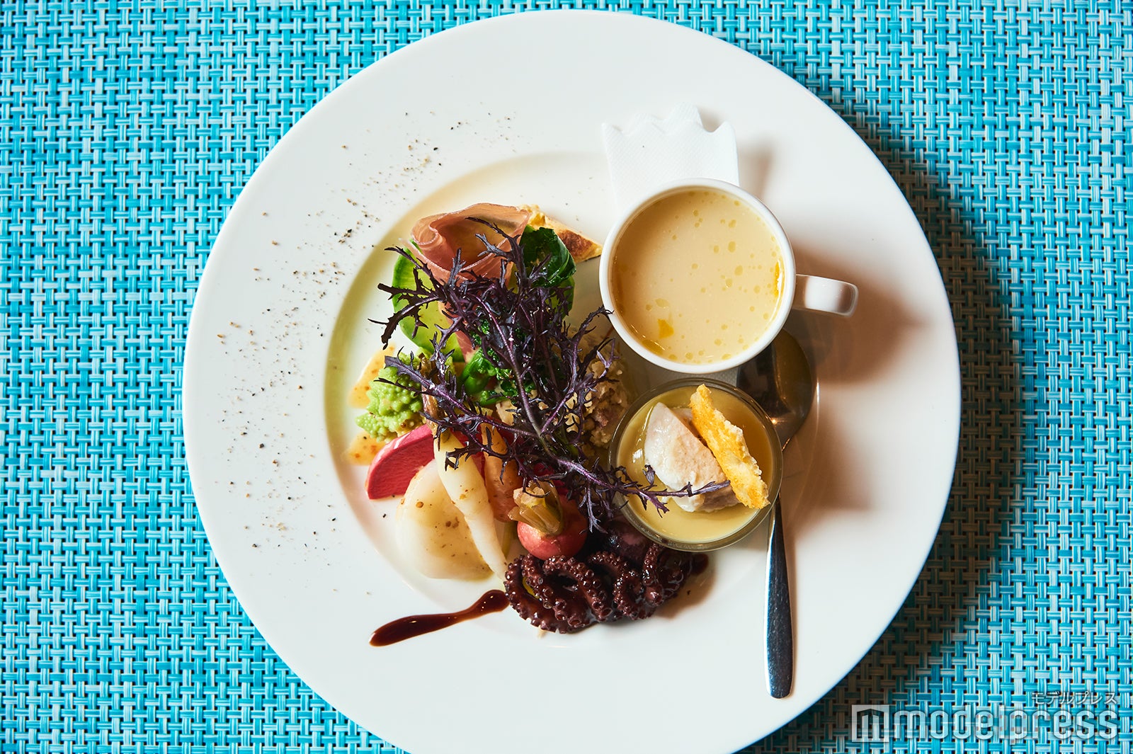 「Bランチ（1500円＋税）」のボリュームある前菜（C）モデルプレス