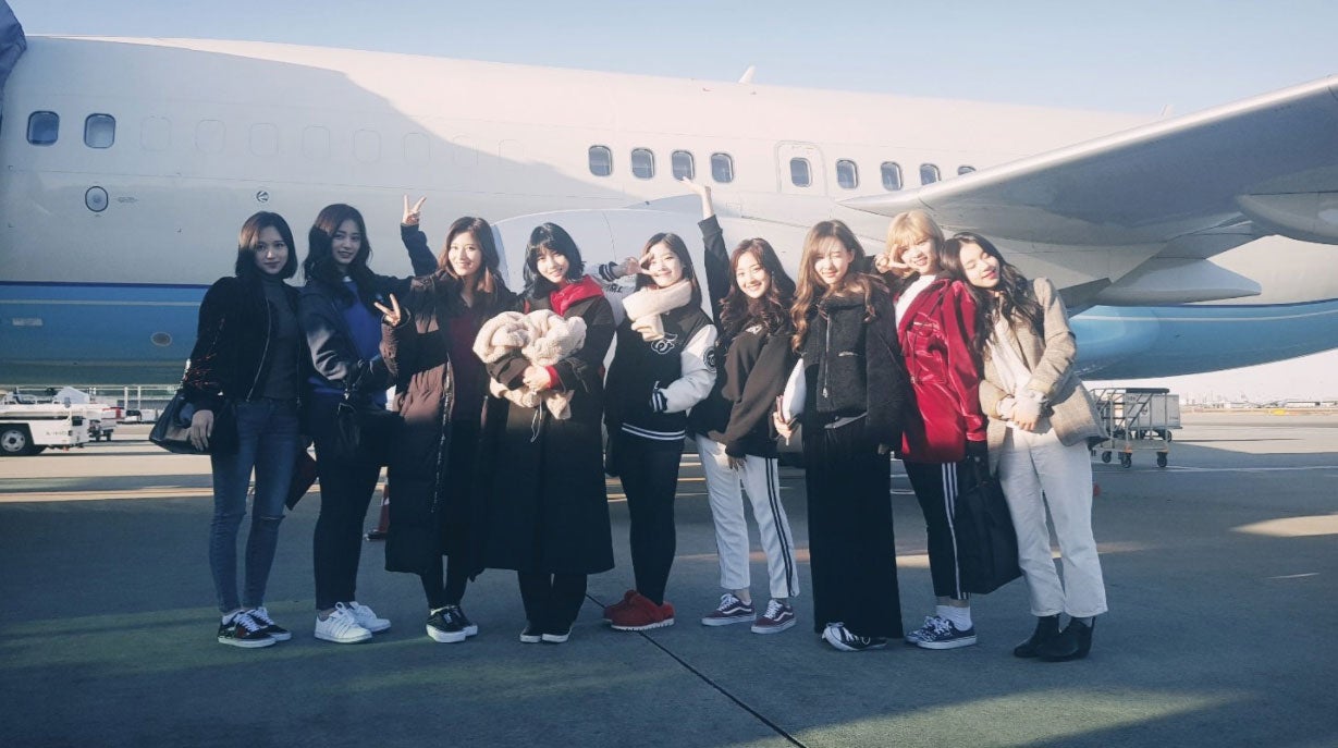 TWICE、“チャーター機”で日韓移動　多忙ぶりに応援コメント殺到