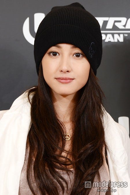 生放送の番組に私服で出演した沢尻エリカ【モデルプレス】