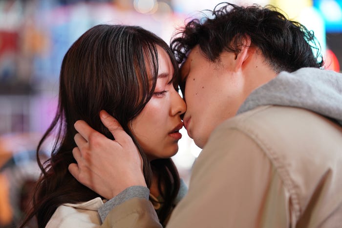 小島梨里杏、柾木玲弥「恋愛ドラマな恋がしたい in NEW YORK」第1話(C)AbemaTV, Inc.