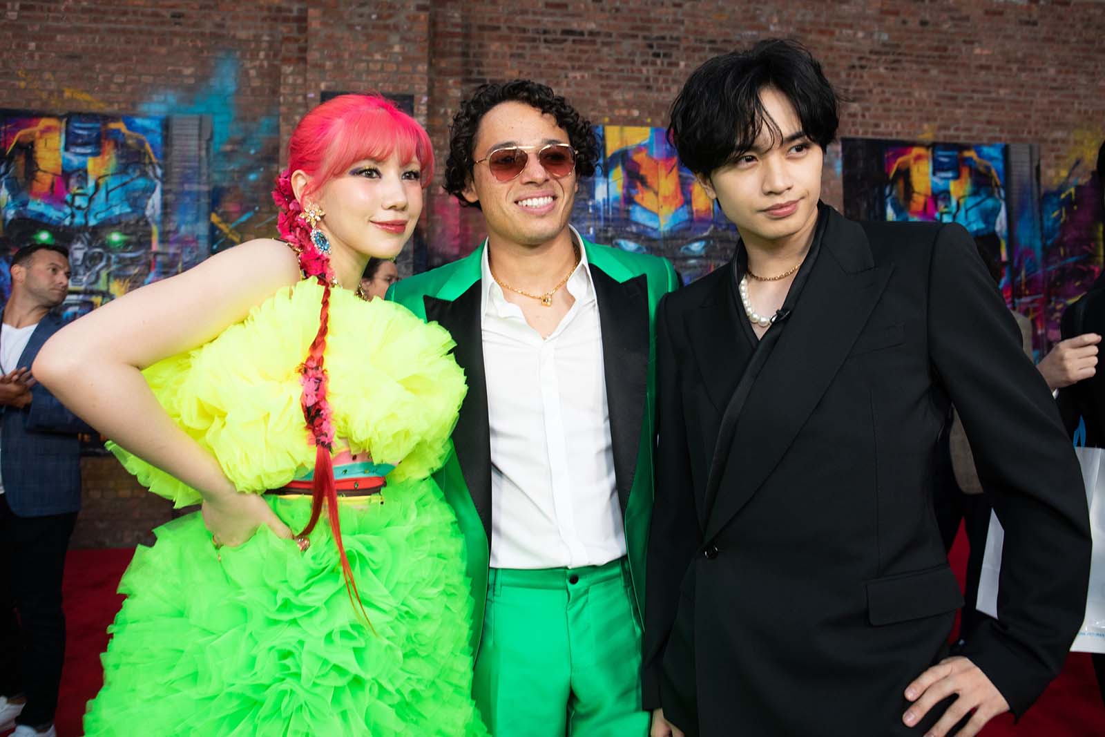 Sexy Zone中島健人・仲里依紗、NYレッドカーペット降臨 アンソニー・ラモスら豪華キャスト陣と初対面で流暢な英語＆“対応力”見せる＜トランスフォーマー／ビースト覚醒＞
