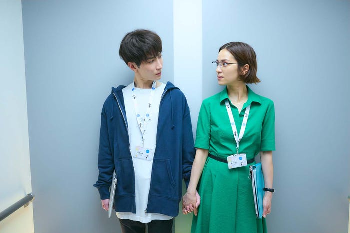 渡辺翔太、中村アン「青島くんはいじわる」第1話より(C)テレビ朝日