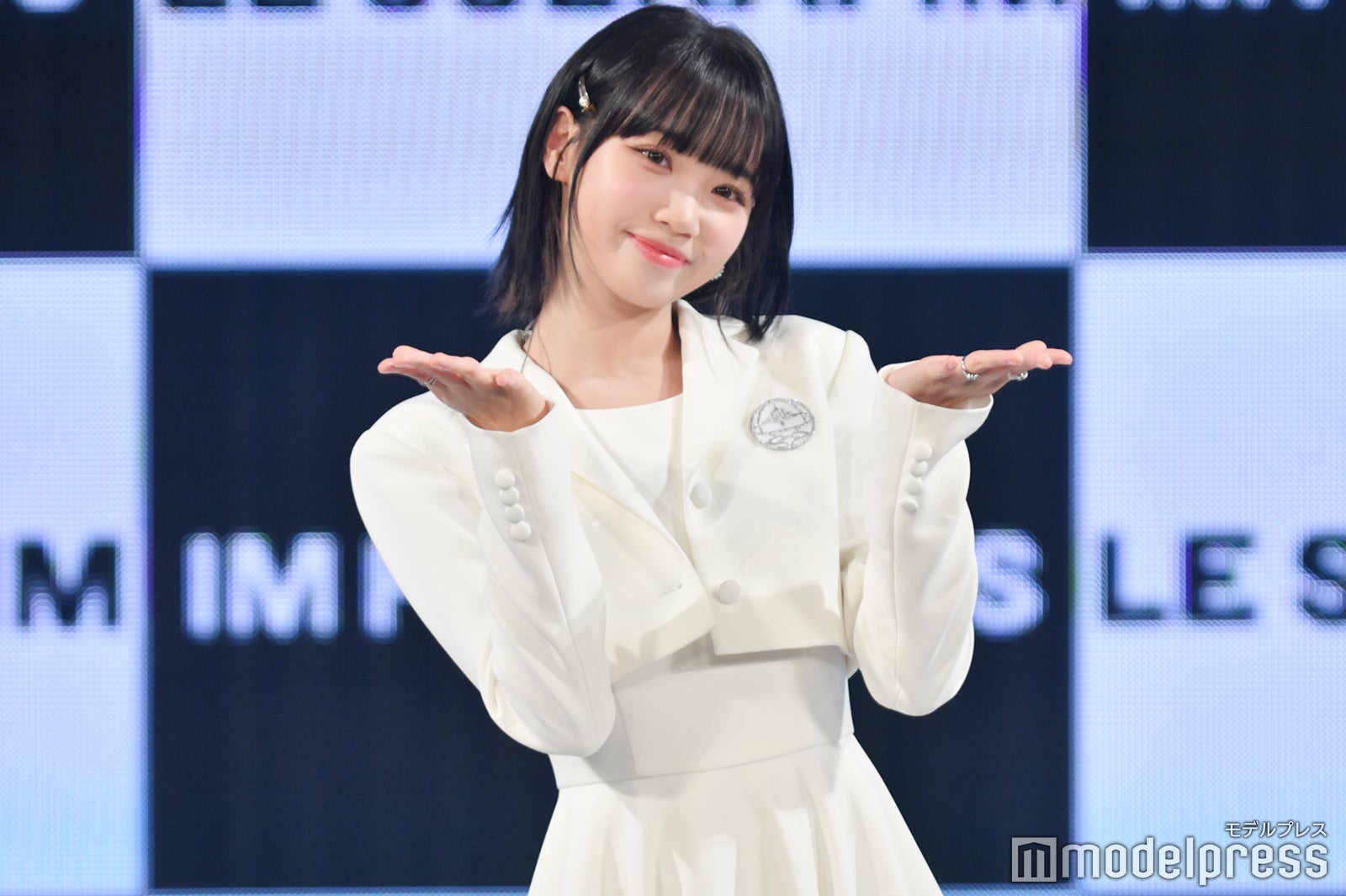 ファンサも忘れないCHAEWON（C）モデルプレス