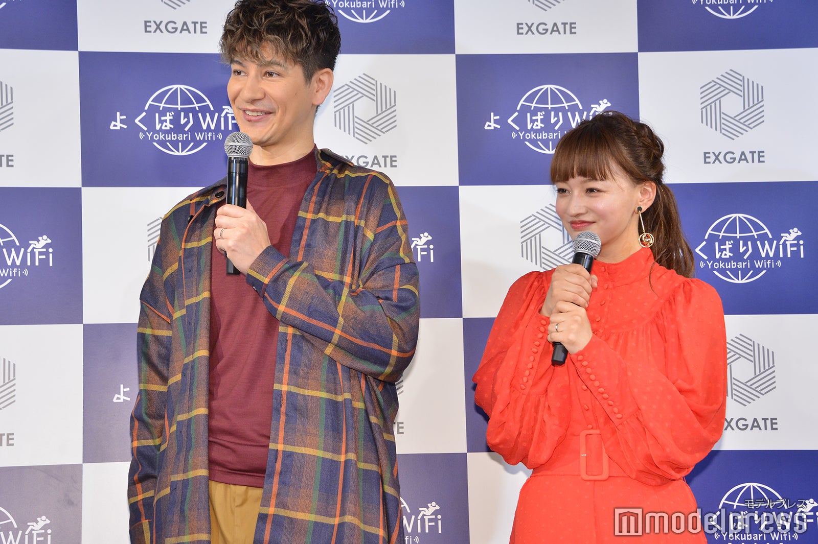 （左から）JOY、わたなべ麻衣（C）モデルプレス