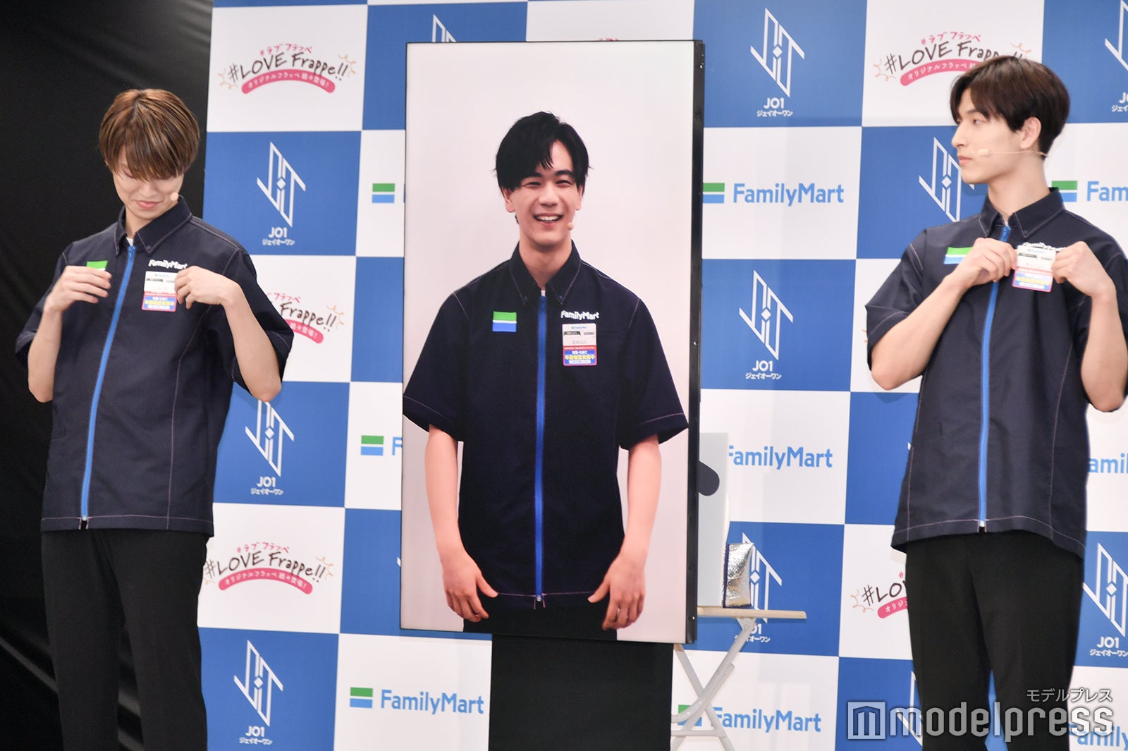 ネームプレートも用意／白岩瑠姫、豆原一成、金城碧海（C）モデルプレス