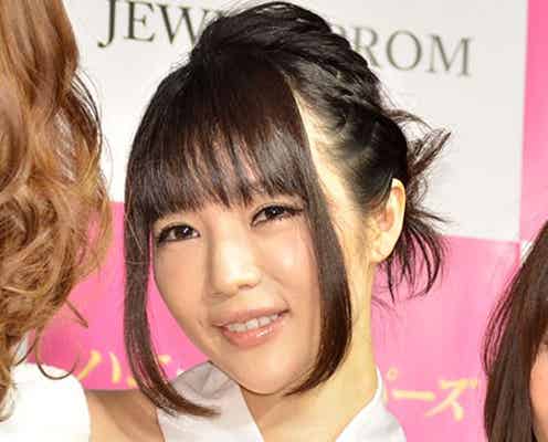 森下悠里、SEXYサンタコスで豊満美バストをアピール