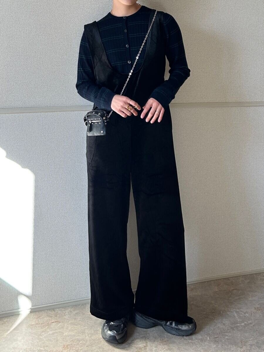 cocaベロアオールインワンとシンプルカーディガンコーデ