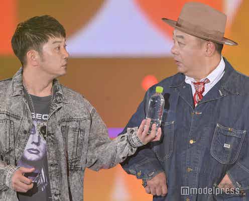 TKO、シークレットゲストで「ガルアワ」初出演 舞台上でペットボトル差し出す<GirlsAward 2023 S/S>