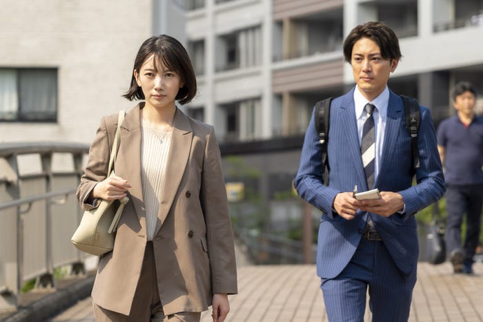 波瑠、間宮祥太朗/「魔法のリノベ」第2話より(C)カンテレ