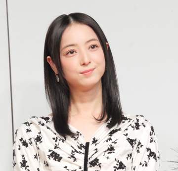 佐々木希 会見プチハプニングも報道陣気遣い和ませる「ありますよね、こういうこと」写真撮影も笑顔で対応