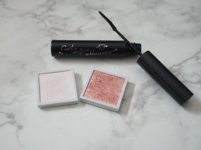 アディクションのアイシャドウ2つ　キャンメイクのマスカラ1つ