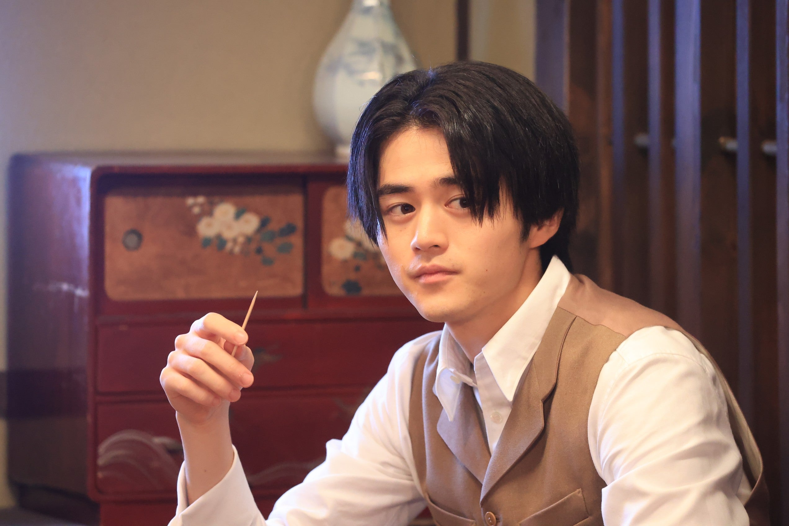 鈴鹿央士「嘘解きレトリック」第2話（C）フジテレビ