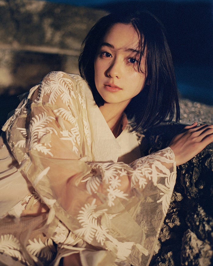 堀田真由ファースト写真集「MY」(3月29日発売)表紙(C)松岡一哲/集英社