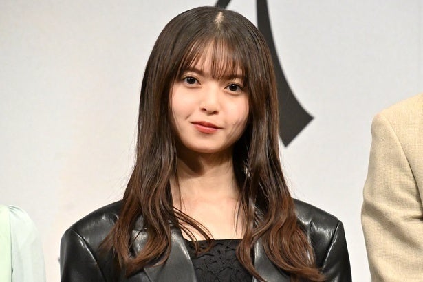 齋藤飛鳥、ラフな格好でヘアバンドをしておでこ全開な姿に「どうして